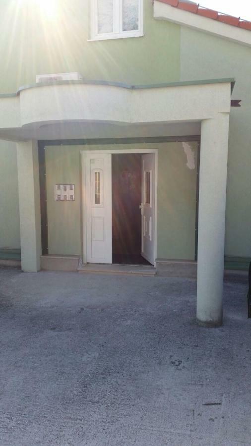 Mario Apartment Brela Exterior foto